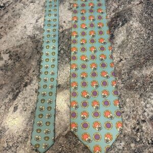 Vintage Gianni Versace '90s baroque ring medusa tie with flowers in blue